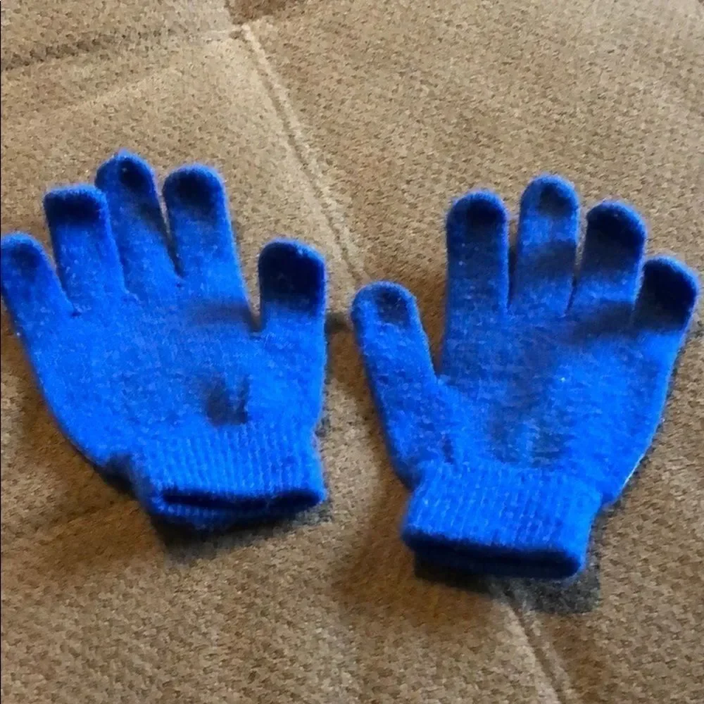 3/$15 or 5/$20 Boys OSFM sports gloves